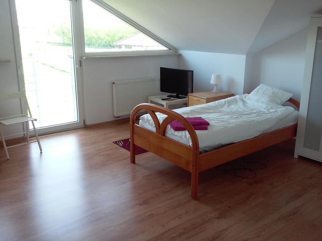 Dworek Poznan Bed & Breakfast Dış mekan fotoğraf